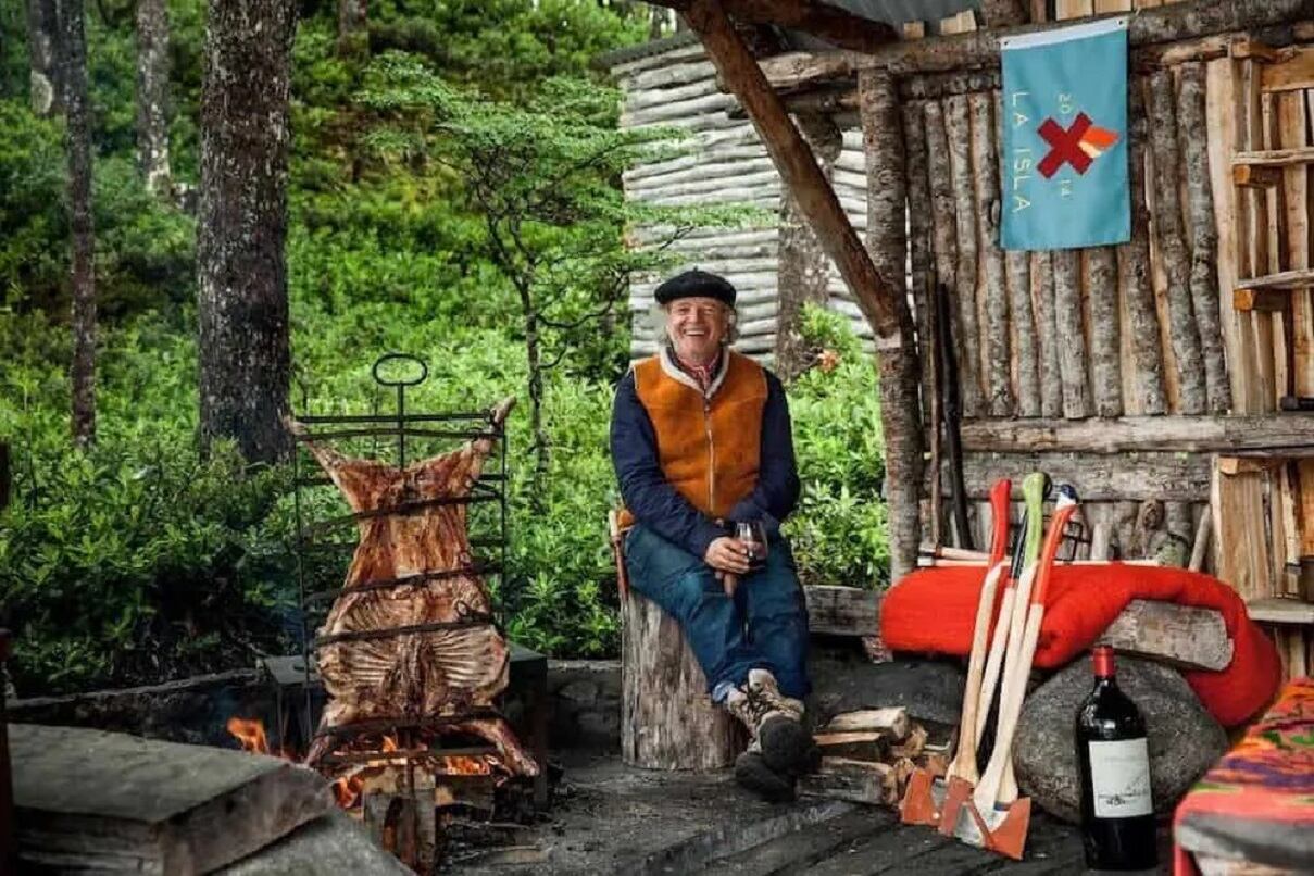 Cómo es la cabaña de Francis Mallmann ubicada en una isla remota de Chubut (Plan South America)