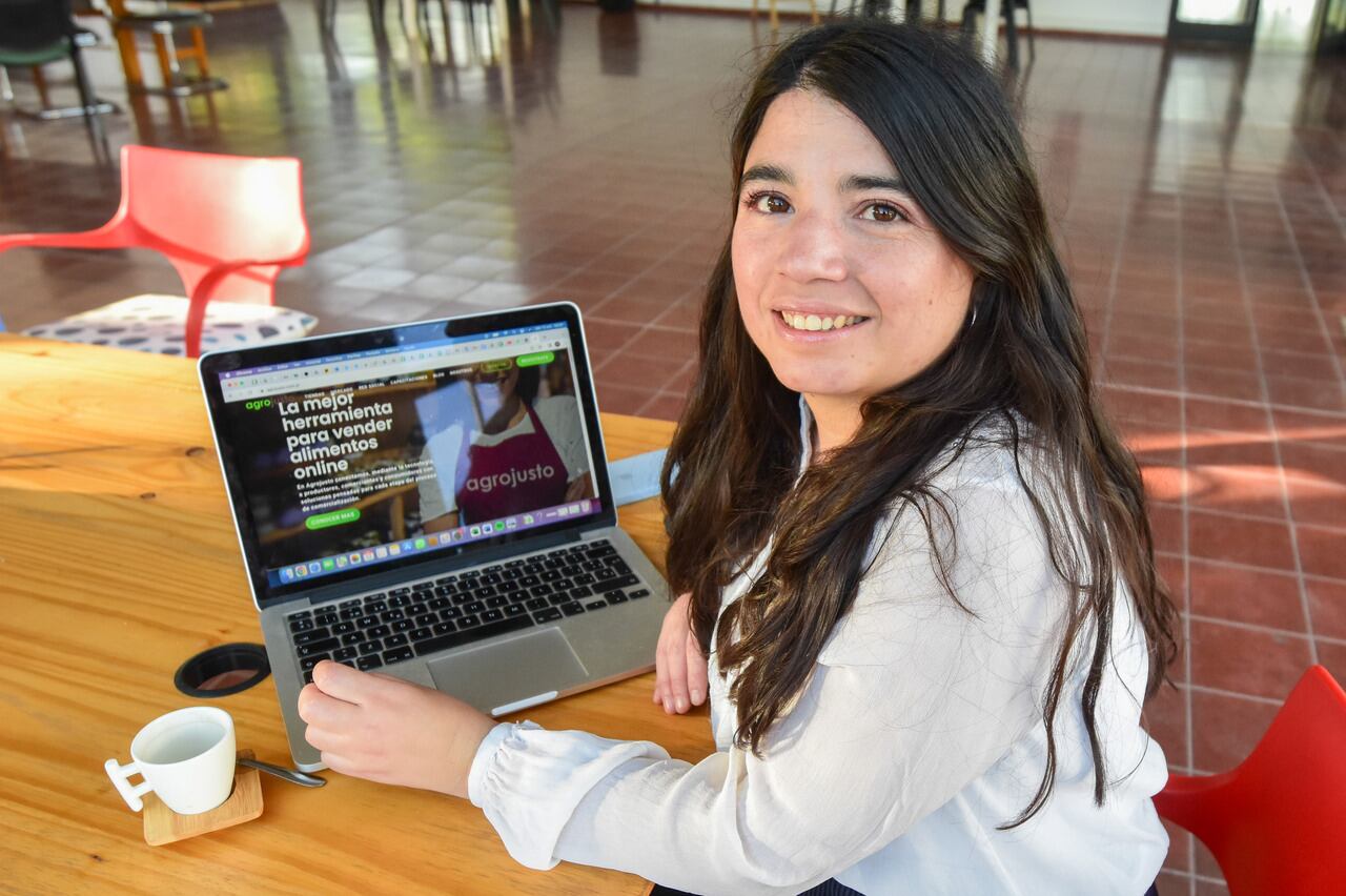 Fernanda Bonesso cocreadora de Agrojusto, una plataforma de venta de alimentos online.
Foto: Mariana Villa / Los Andes