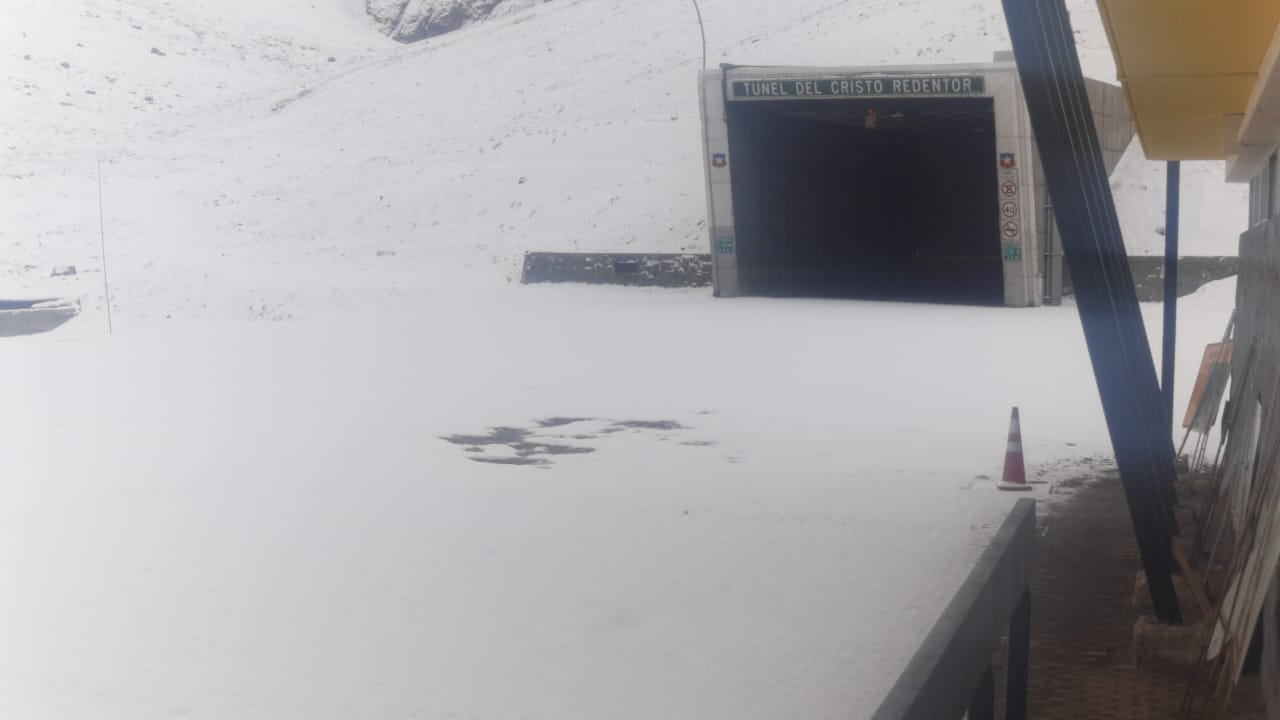 Paso Cristo Redentor cerrado por nevadas (Gendarmería)