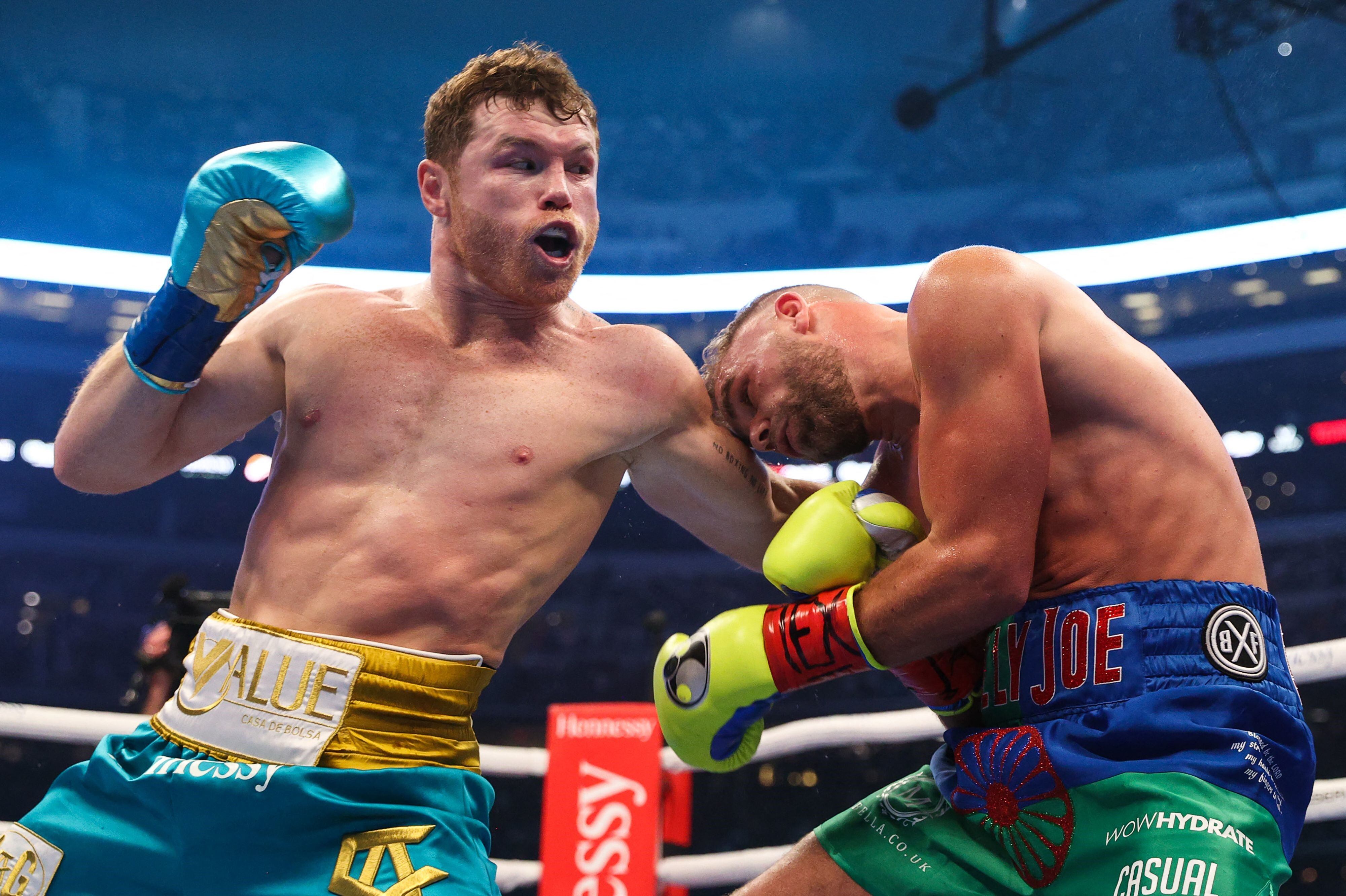 'Canelo' Álvarez doblegó a Saunders ante más de 73.000 espectadores