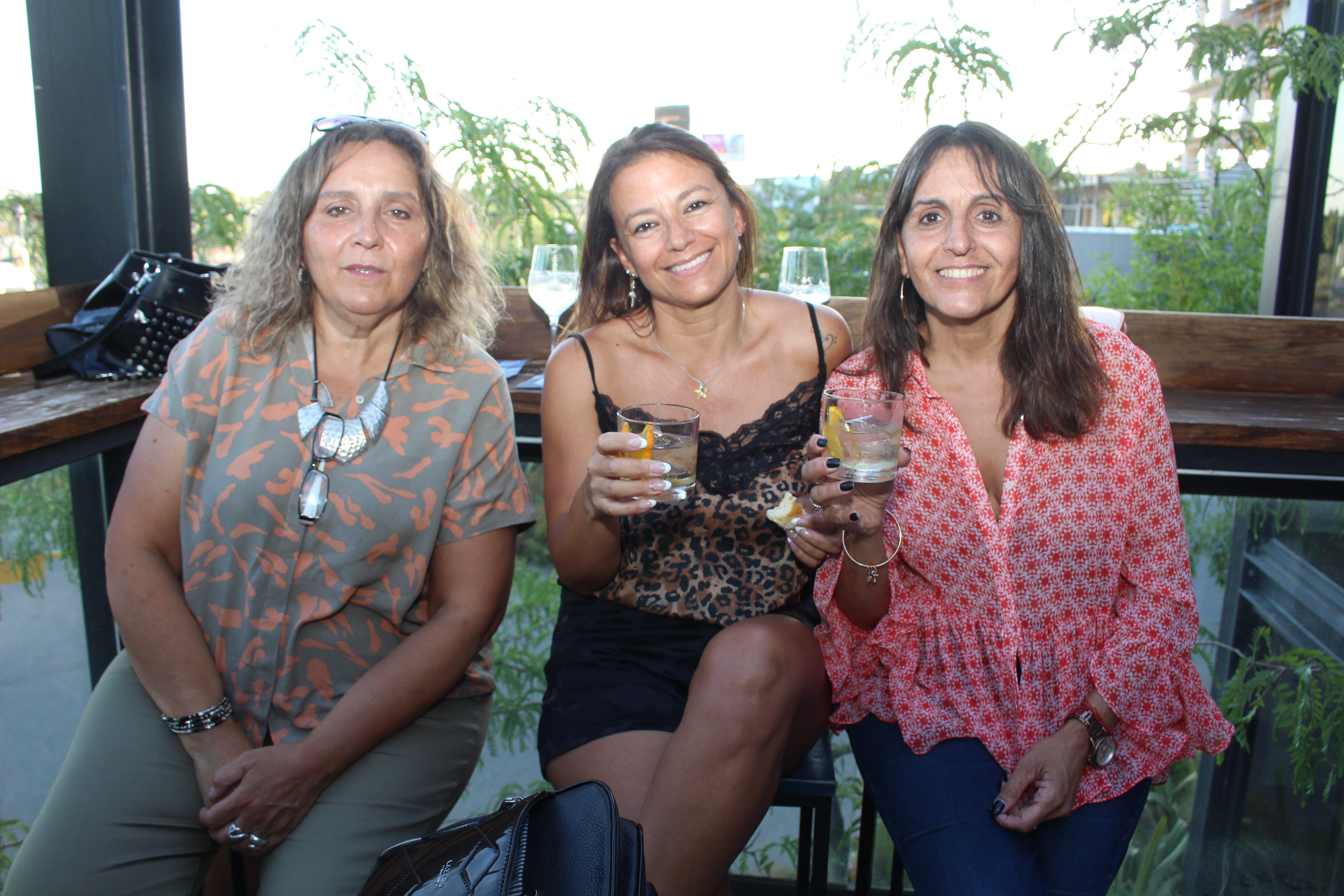 Rosana Manduca, María Eugenia Pérez y Silvana Manduca.