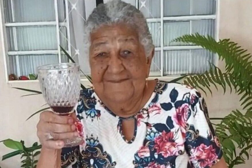 Con 101 años, doña María se postuló para trabajar en un frigorífico.