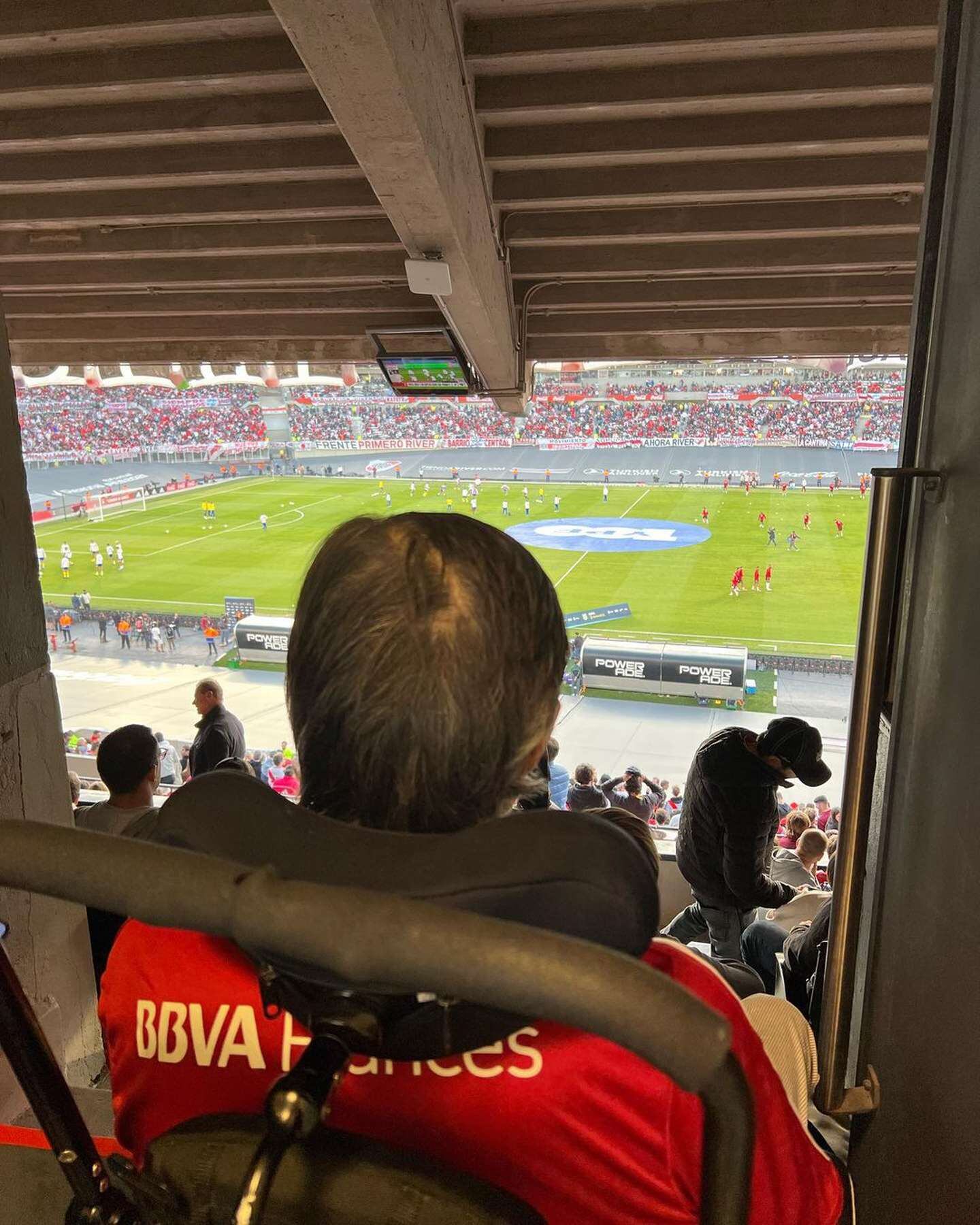 Esteban Bullrich viendo el Superclásico. / Foto: redes