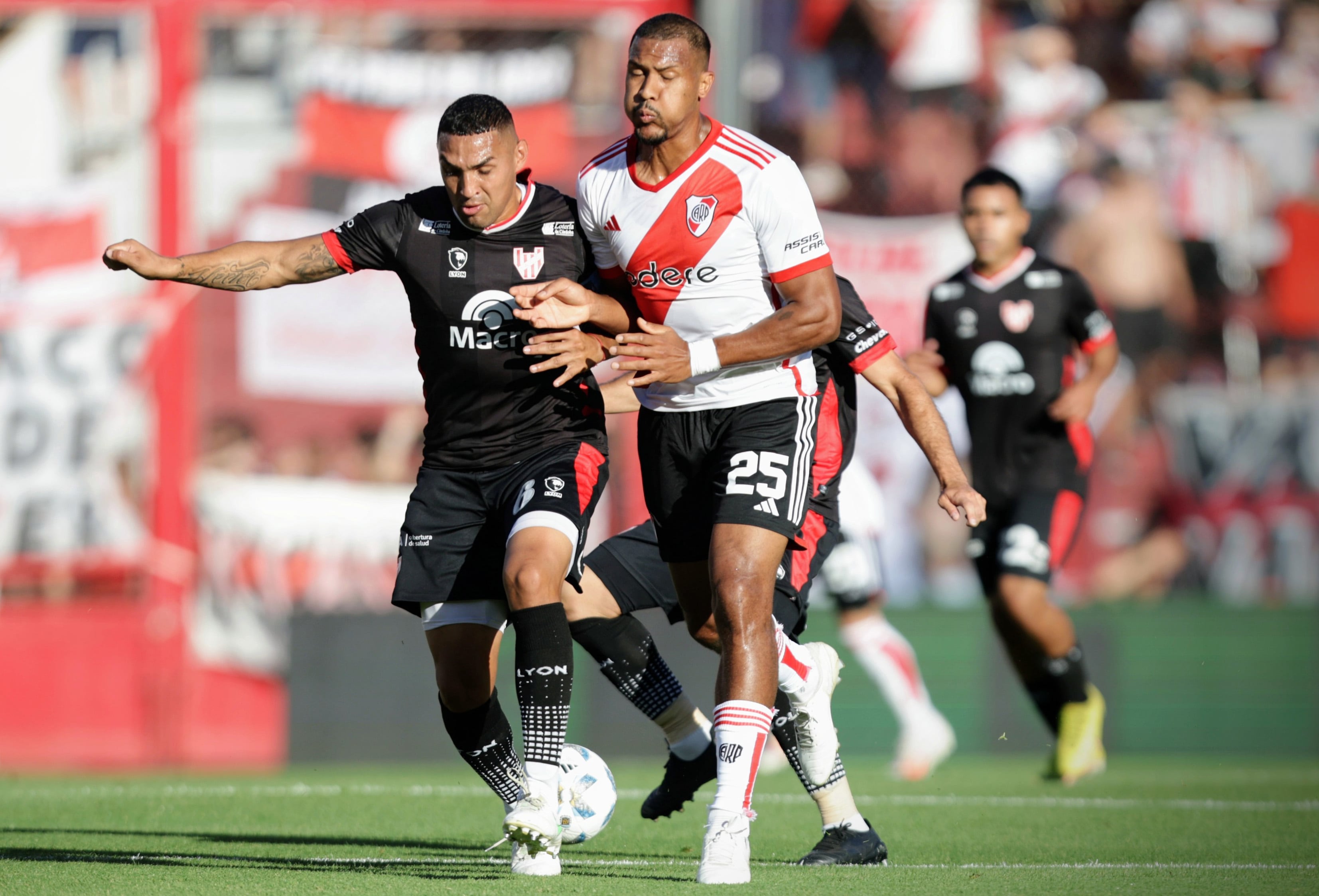 River jugó en la cancha de Independiente el 26 de noviembre del 2023, ante Instituto. /Foto: Fotobaires.