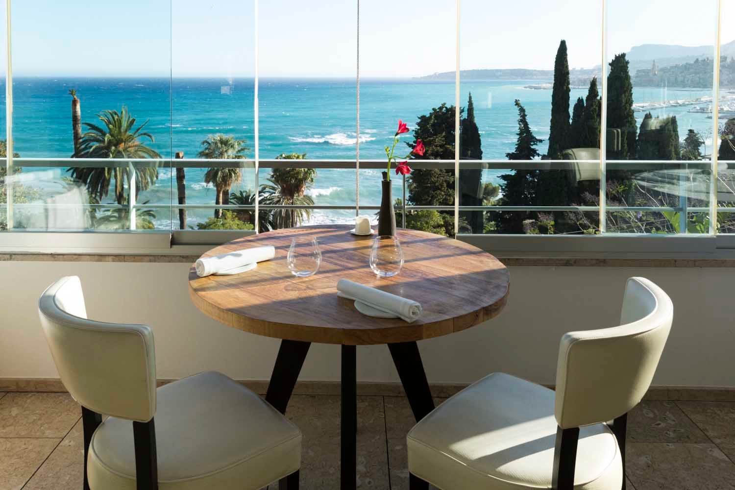 Interior del restaurante Mirazur, ubicado en Francia. 