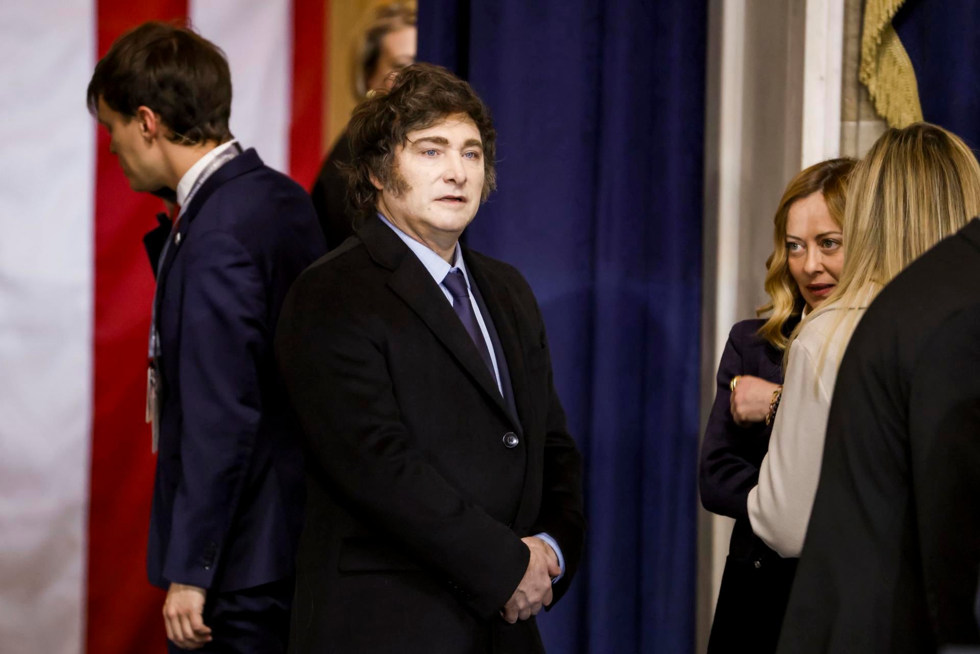 El Presidente de Argentina, Javier Milei (C), asiste a la toma de posesión de Donald Trump como próximo Presidente de los Estados Unidos en la rotonda del Capitolio de los Estados Unidos en Washington, DC, EE.UU., el 20 de enero de 2025. Foto: EFE/SHAWN THEW / POOL