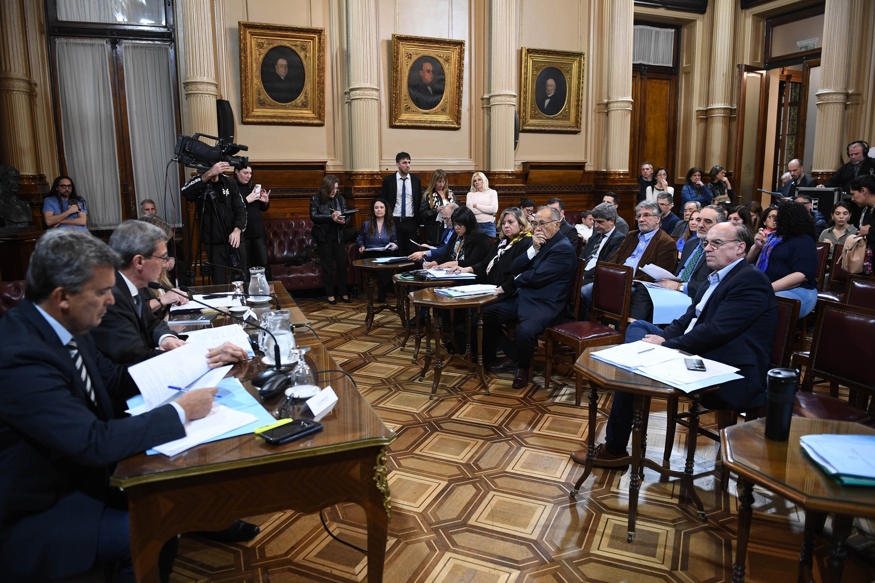 comision presupuesto senado creditos uva