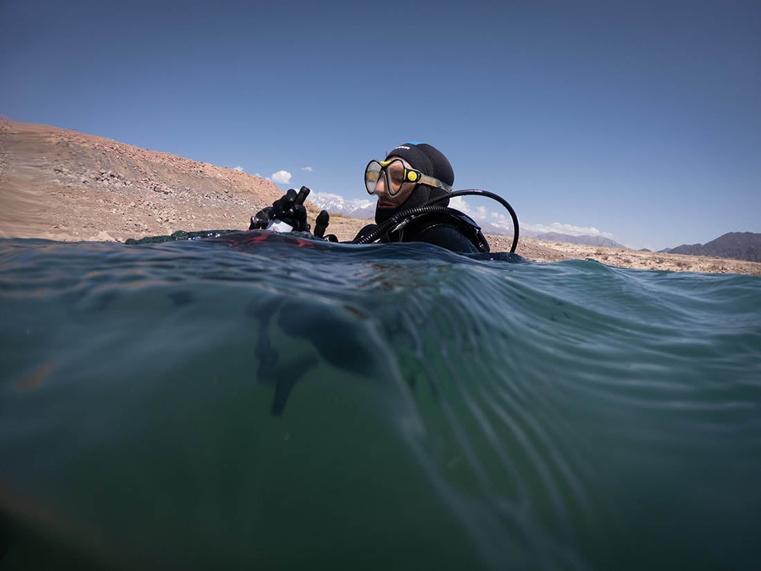 Cava submarina en el Dique Potrerillos
Un grupo de aficionados al buceo, decidieron dejar unas botellas de vino en las profundidades del dique Potrerillos y testear su evolución en unos meses.
Foto: Ignacio Blanco