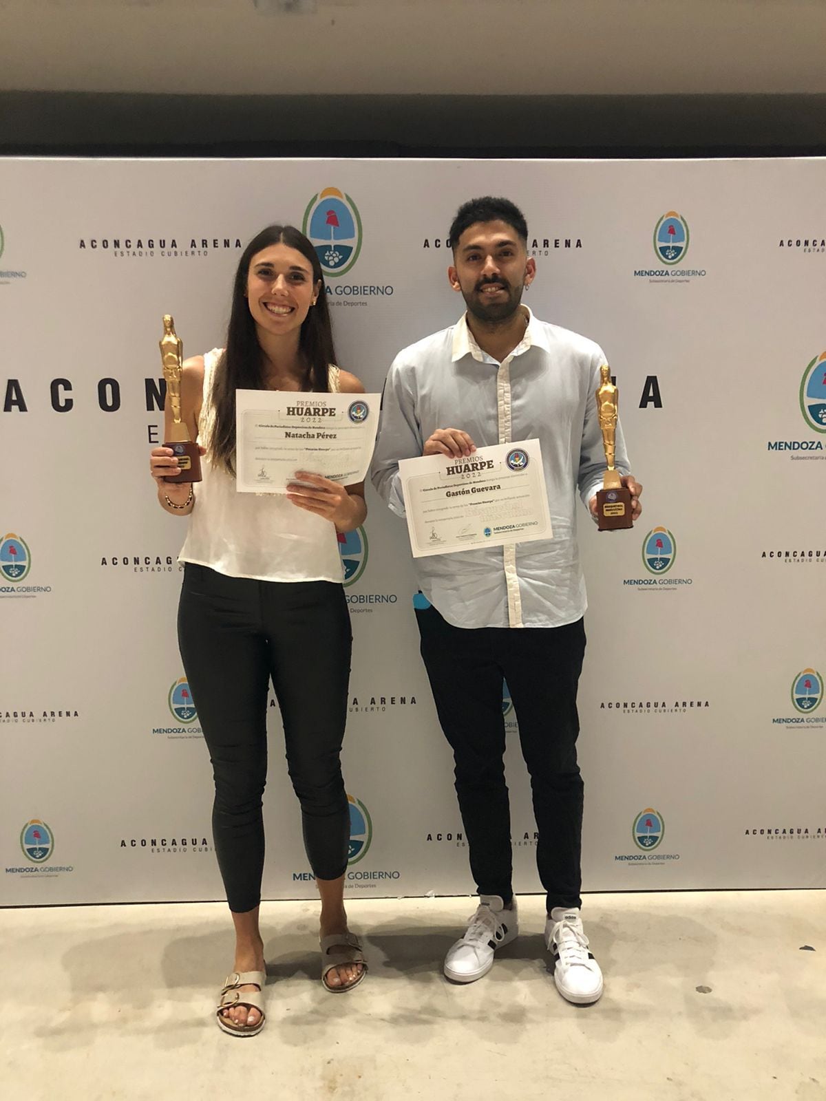 Natacha Pérez y Gastón Guevara, basquetbolistas ganadores. / Gentileza.