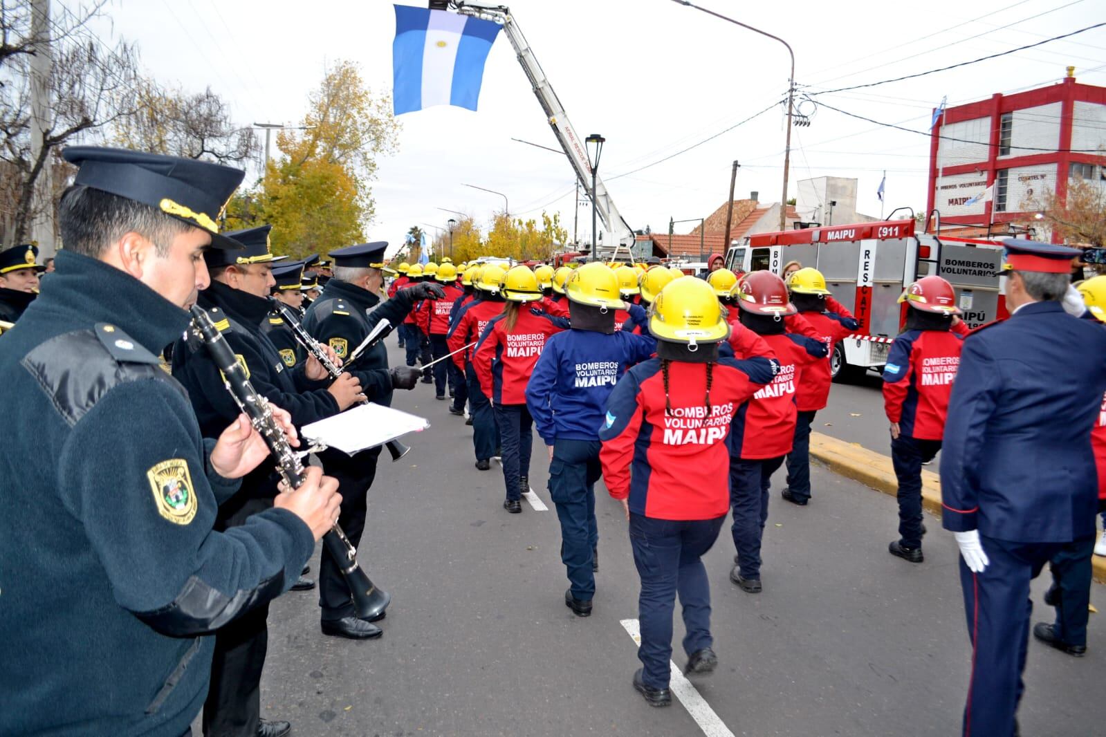 Stevanato acompañó a los Bomberos Voluntarios de Maipú en su día.