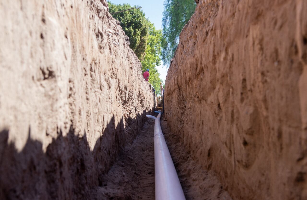 Obras de saneamiento y conexión cloacal para varias zonas de Maipú.