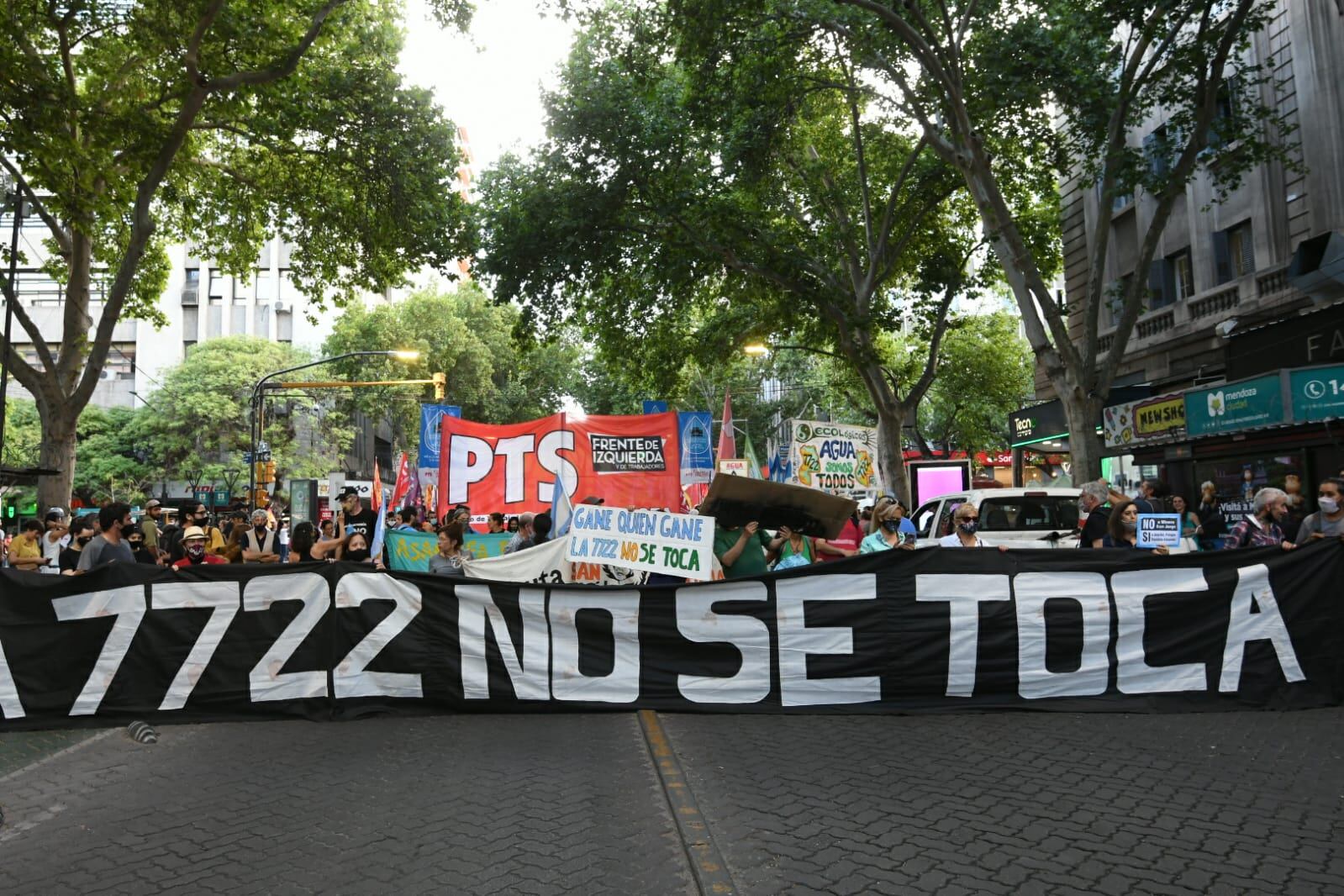 Las distintas asambleas se reunieron en Peatonal y San Martín de Ciudad para pedir por la constitucionalidad completa de la 7722.