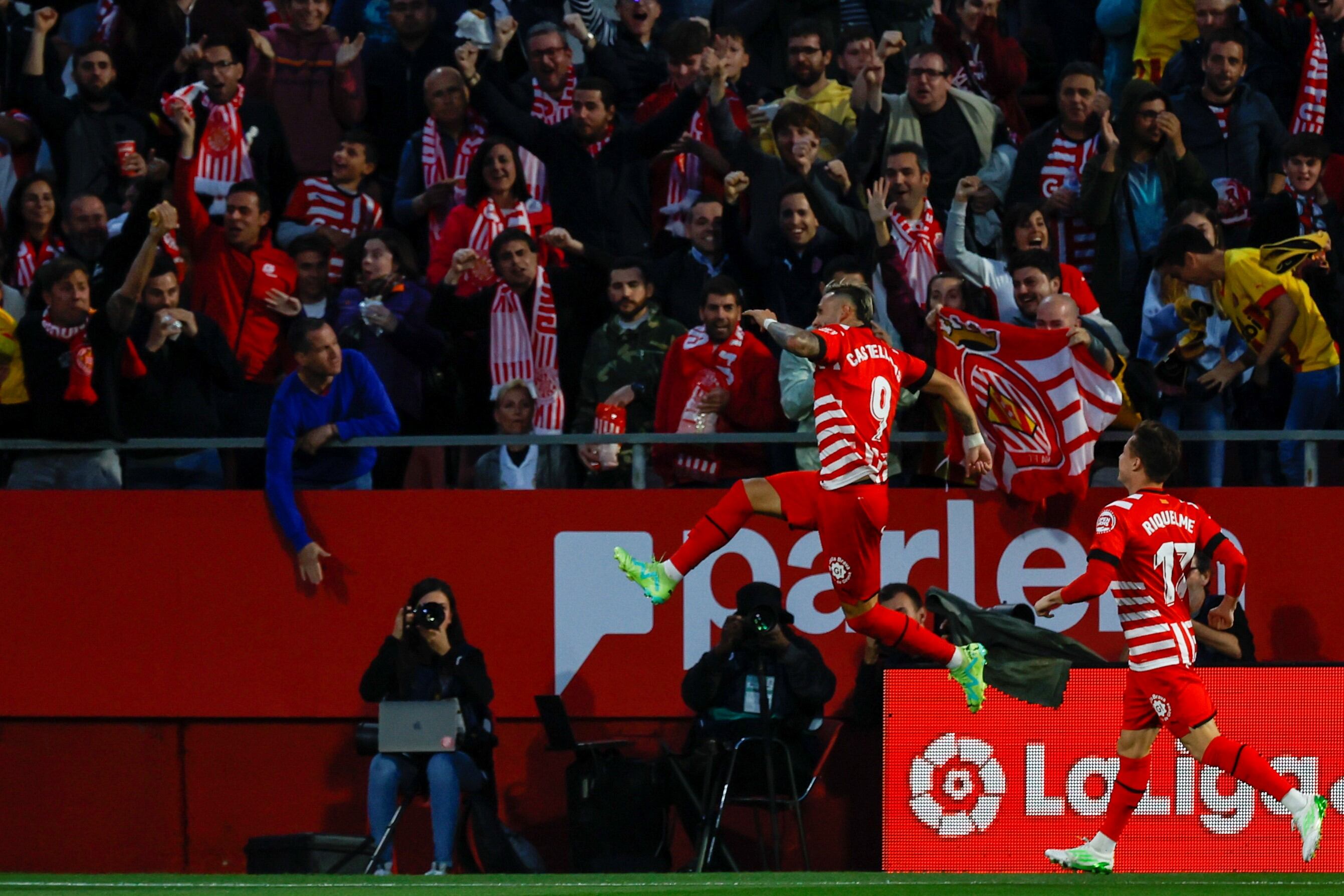 "Taty" Castellanos festejando uno de sus cuatro goles en el Girona ante Real Madrid. (AP)