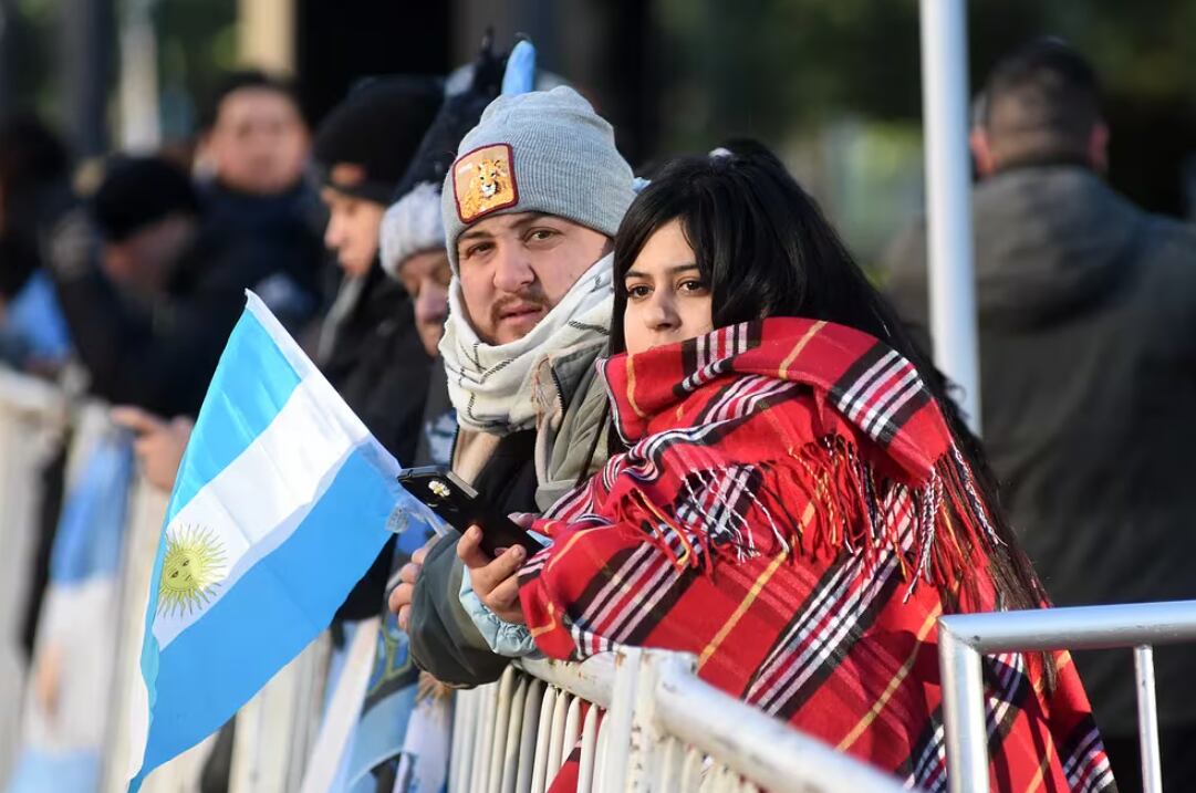 Los argentinos siguieron de cerca el desfile militar, ya sea de manera online o presencial. Foto: Infobae