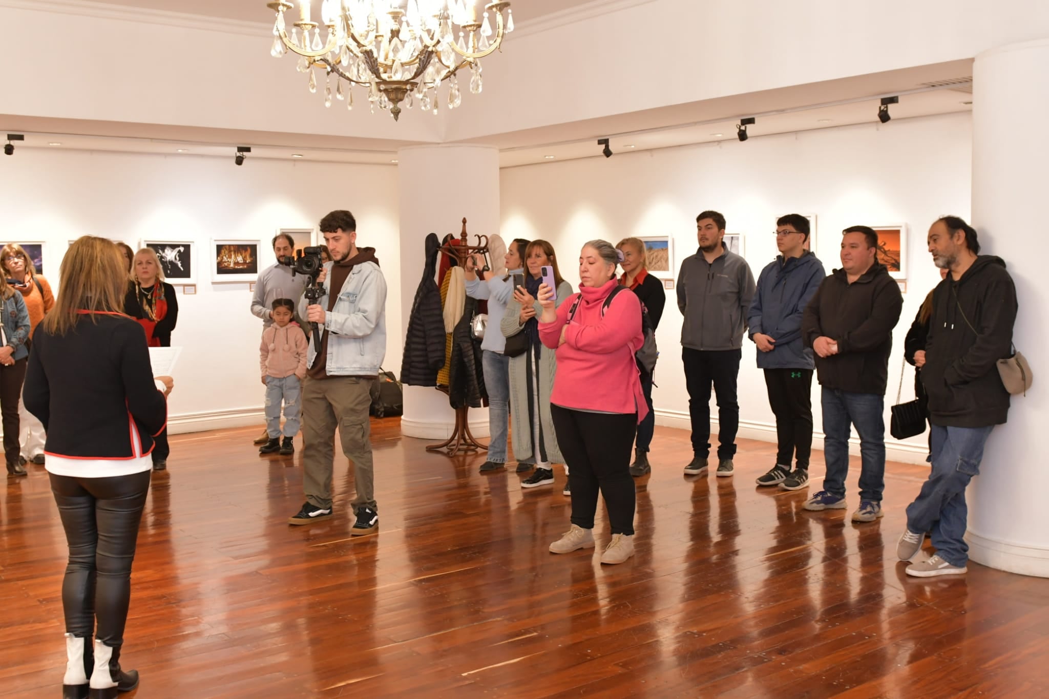 La muestra itinerante de fotógrafos argentinos llegó a Mendoza y puede apreciarse en el Hotel Huentala. Gentileza Eliana Olea.