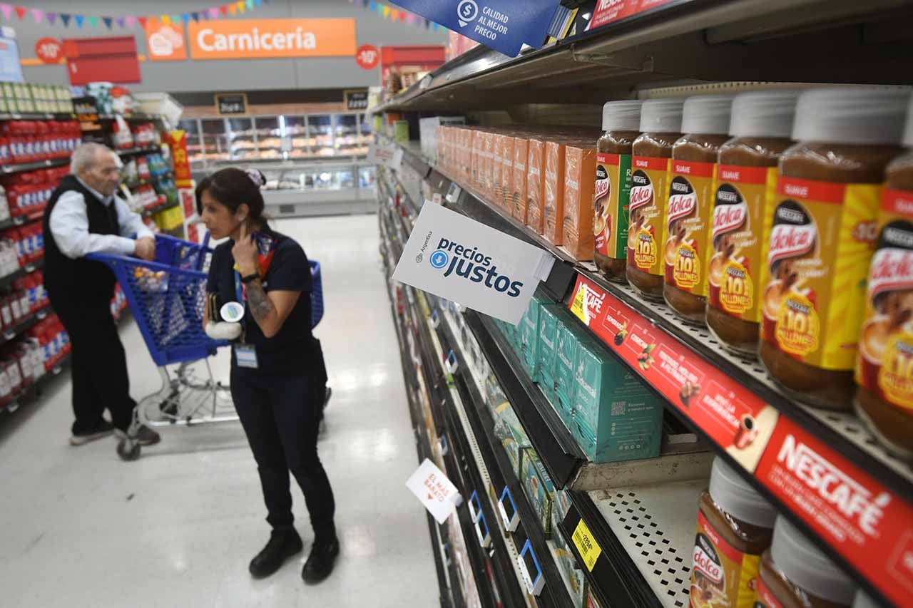 Precios justos en las góndolas de supermercados en Mendoza

Foto: José Gutierrez / Los Andes