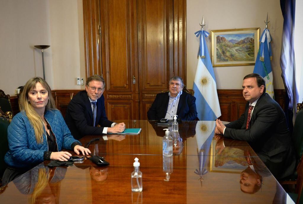 Visita del Secretario de Agricultura, Ganadería y Pesca de la Nación, Juan Bahillo al presidente del interbloque de senadores y senadoras de todos, José Mayans quien estuvo acompañado por la presidenta del Bloque de Unidad Ciudadana, Juliana di Tullio y el senador por Jujuy, Guillermo Snopek.