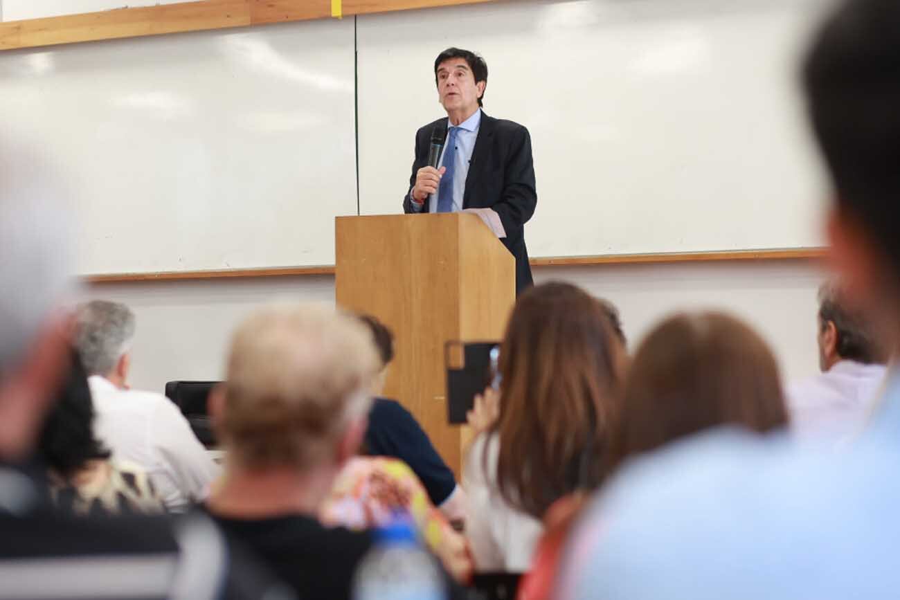 El economista Carlos Melconian en la Facultad de Ciencias Económicas de Córdoba. (La Voz)