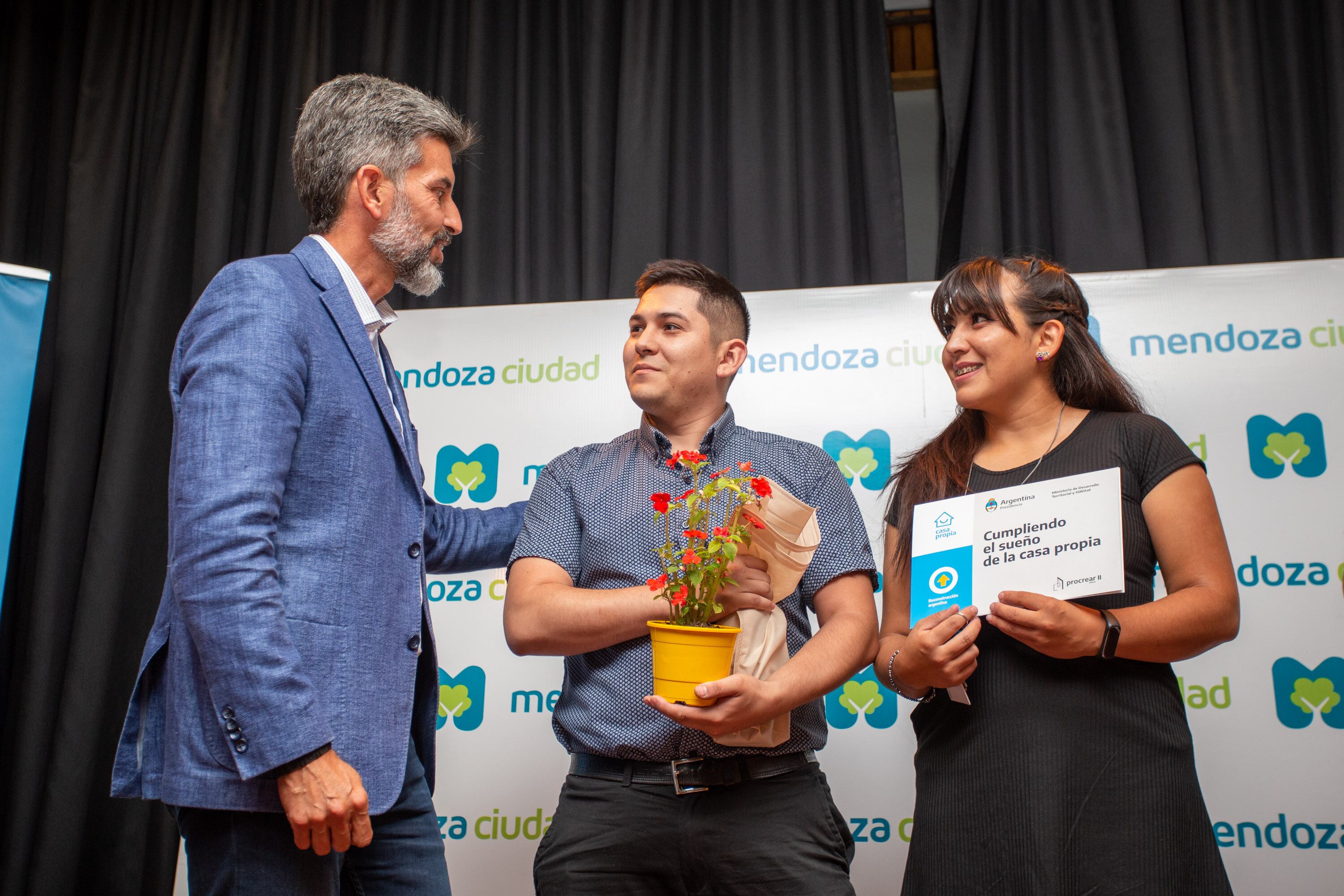 Se realizó una nueva entrega de viviendas PROCREAR de la Sexta Sección de Ciudad. Foto: Prensa Ciudad de Mendoza