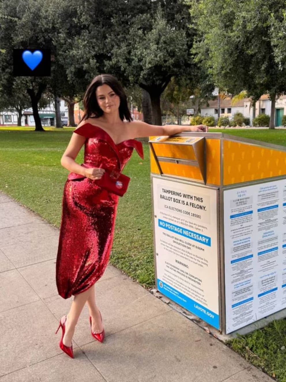 Selena Gomez documentó su experiencia votando el 28 de octubre.