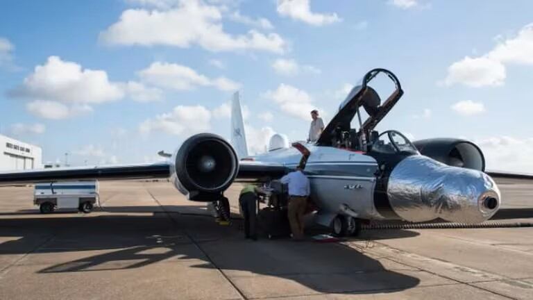 El avión WB-57F que recorrerá los cielos durante el eclipse.