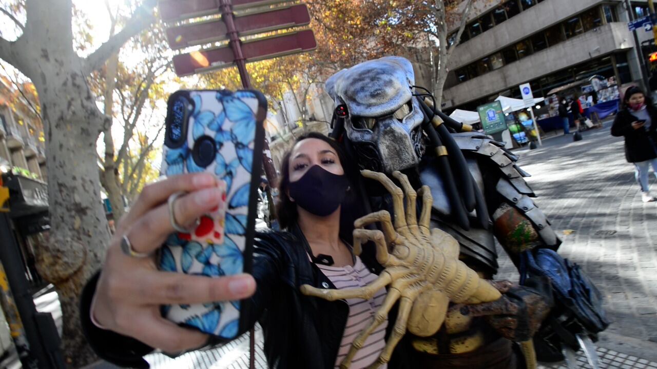 El mítico Chewbacca por las calles mendocinas.