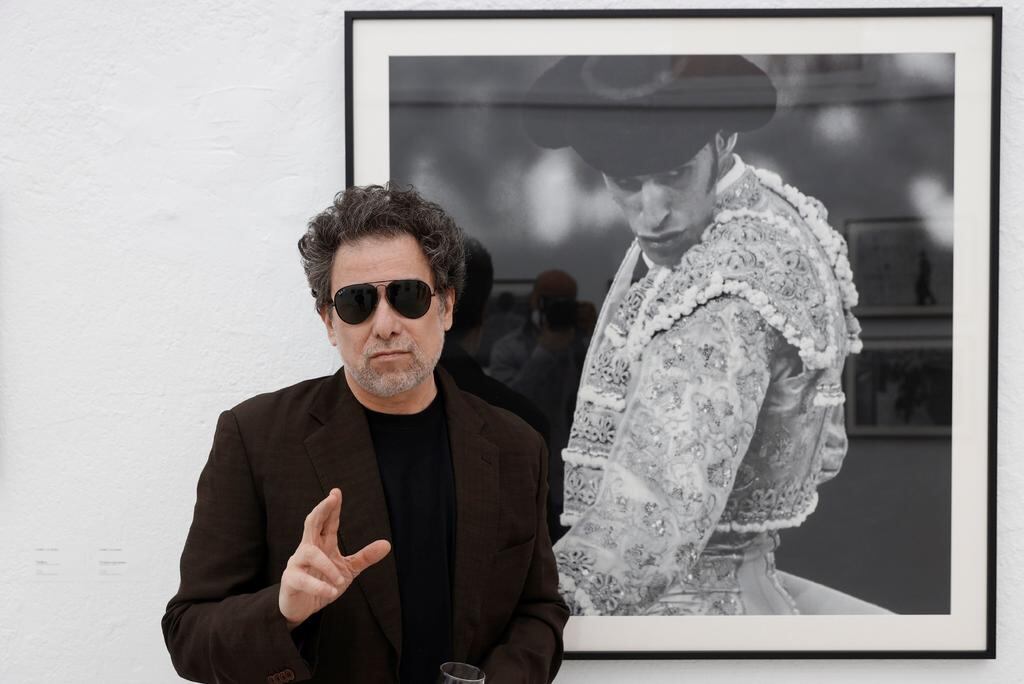 Calamaro inauguró una muestra polémica, en honor a la tauromaquia.