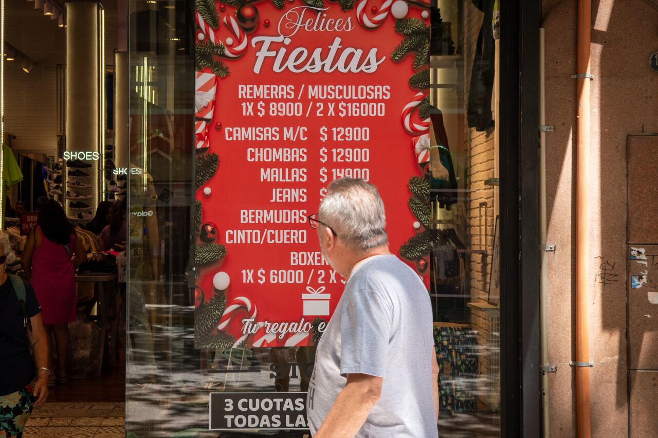 Ventas navideñas en comercios.

Foto: Ignacio Blanco / Los Andes 