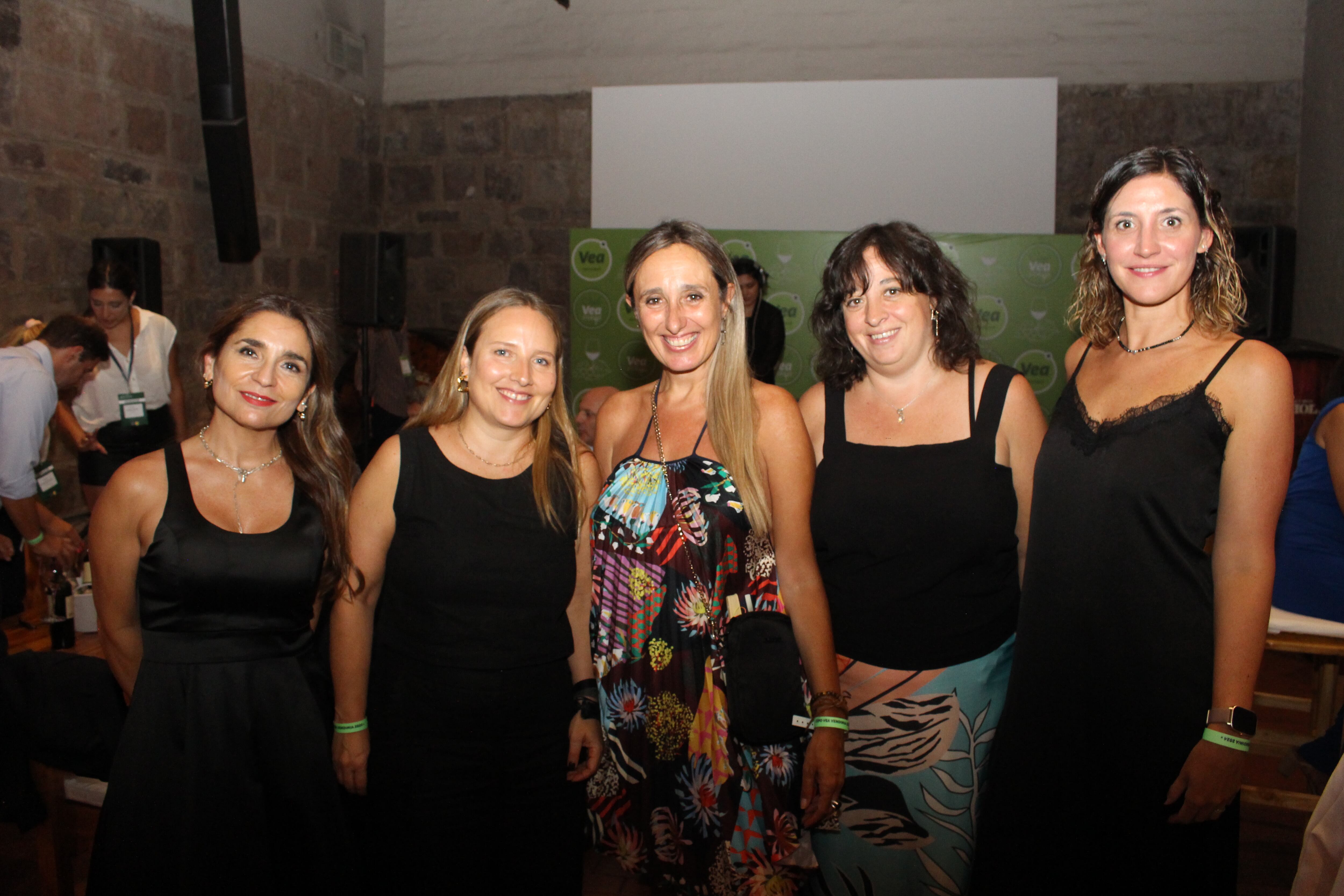 Claudia Abraham, Clara Tarris, Hebe Bayona, Lorena Gil y Cintia Casse.