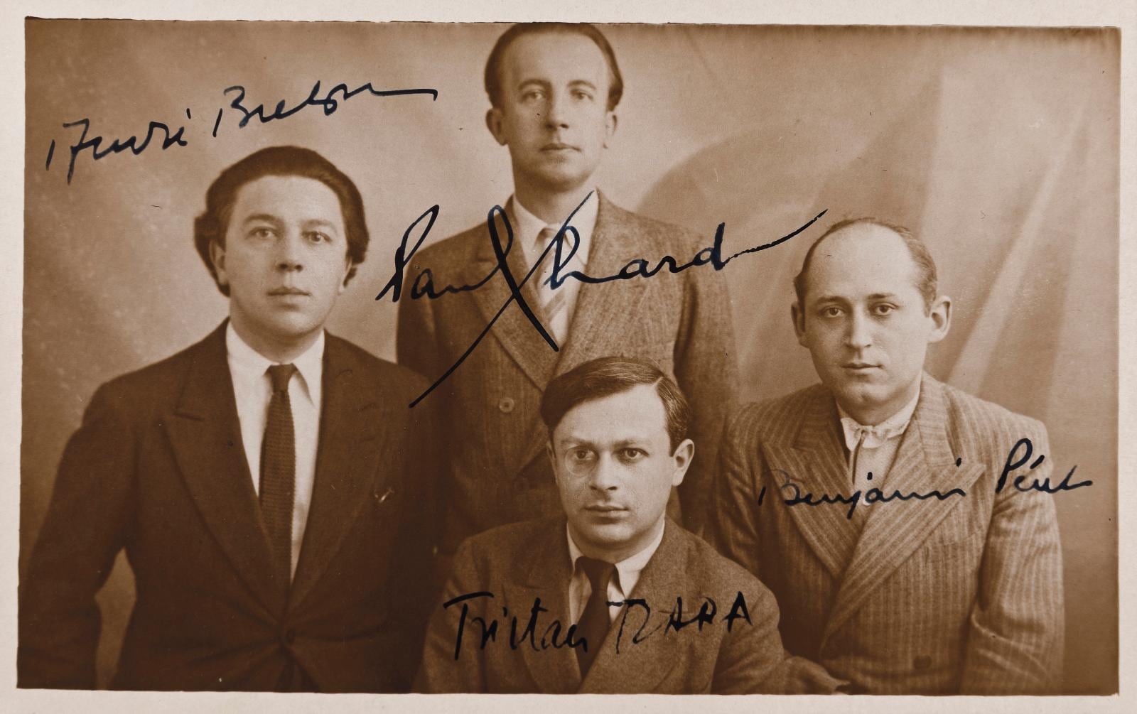 André Breton, Paul Éluard, Benjamin Péret y Tristan Tzara, representantes del surrealismo en poesía.