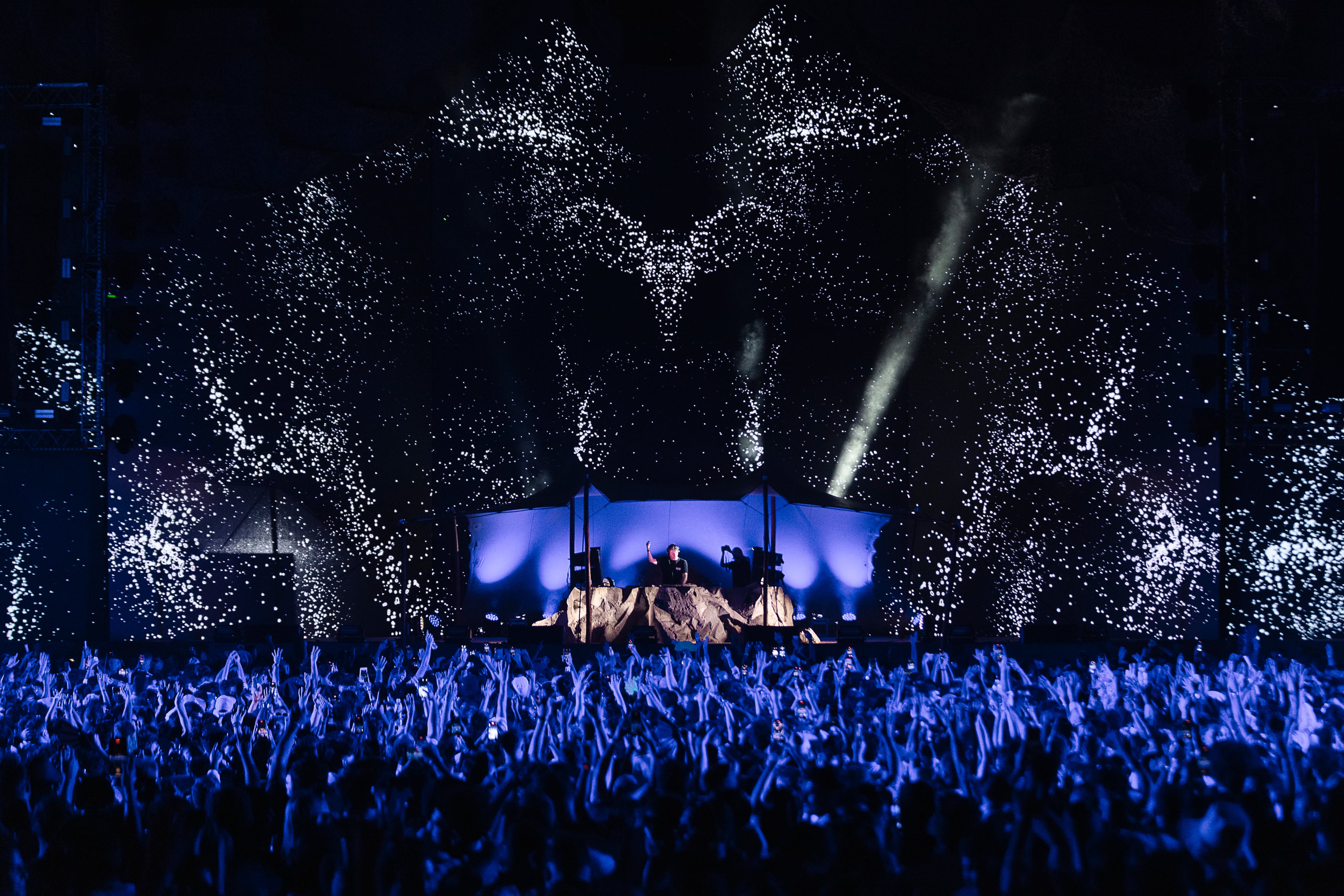 Un show impactante de música, luces y color