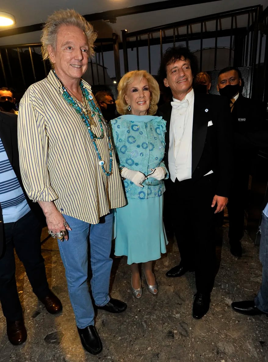 Mirtha Legrand junto a Pepe Cibrián y Ángel Mahler