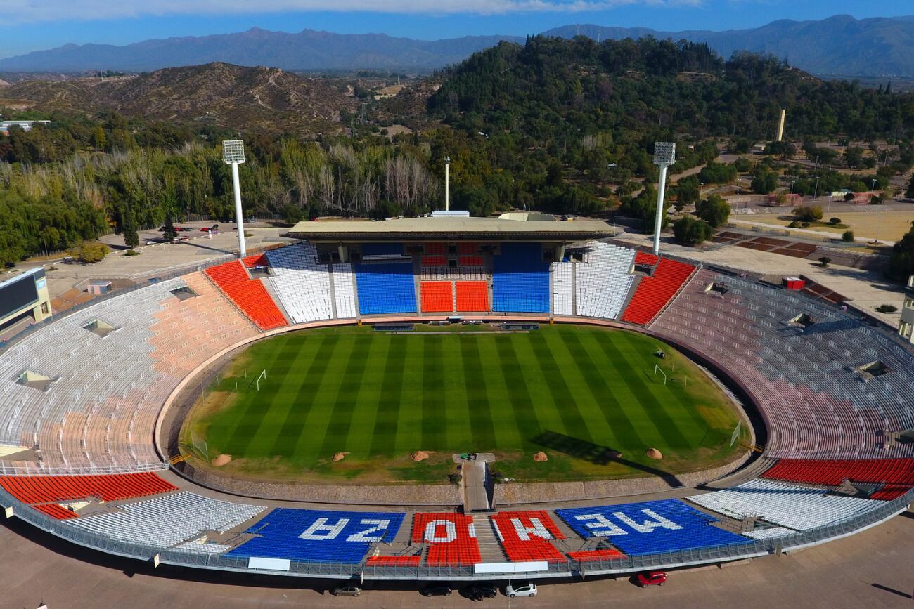 Estadio Malvinas Argentinas podría albergar el Mundial Sub 20