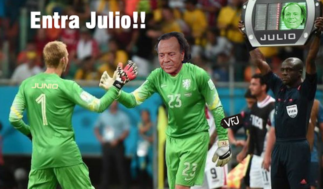 Uno de los tantos memes de Julio Iglesias y el mes de julio y que, justamente, lo muestran como arquero. 