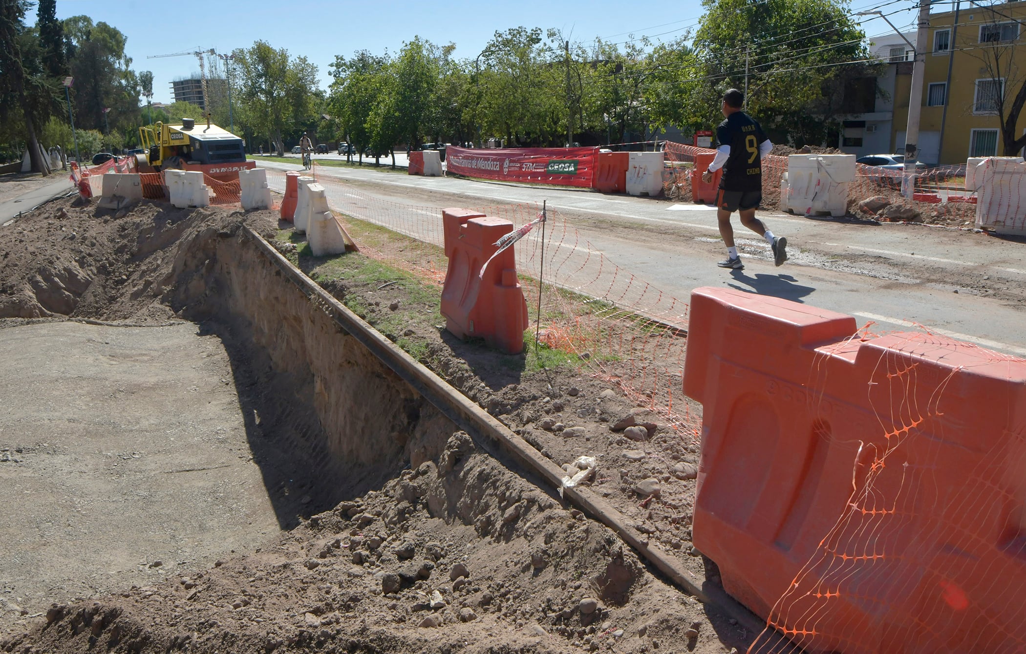 Conexión de dos tramos de calle Derqui, a la altura de la ciclovía.

Foto: Orlando Pelichotti