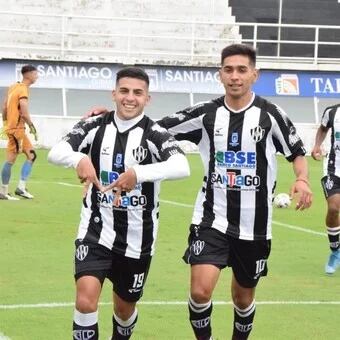 Hernán Lopez Muñoz anotó un hat-trick ante Aldosivi