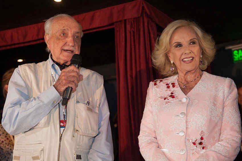 Mirtha, junto a su hermano José Martínez Suárez, quien falleció en 2019