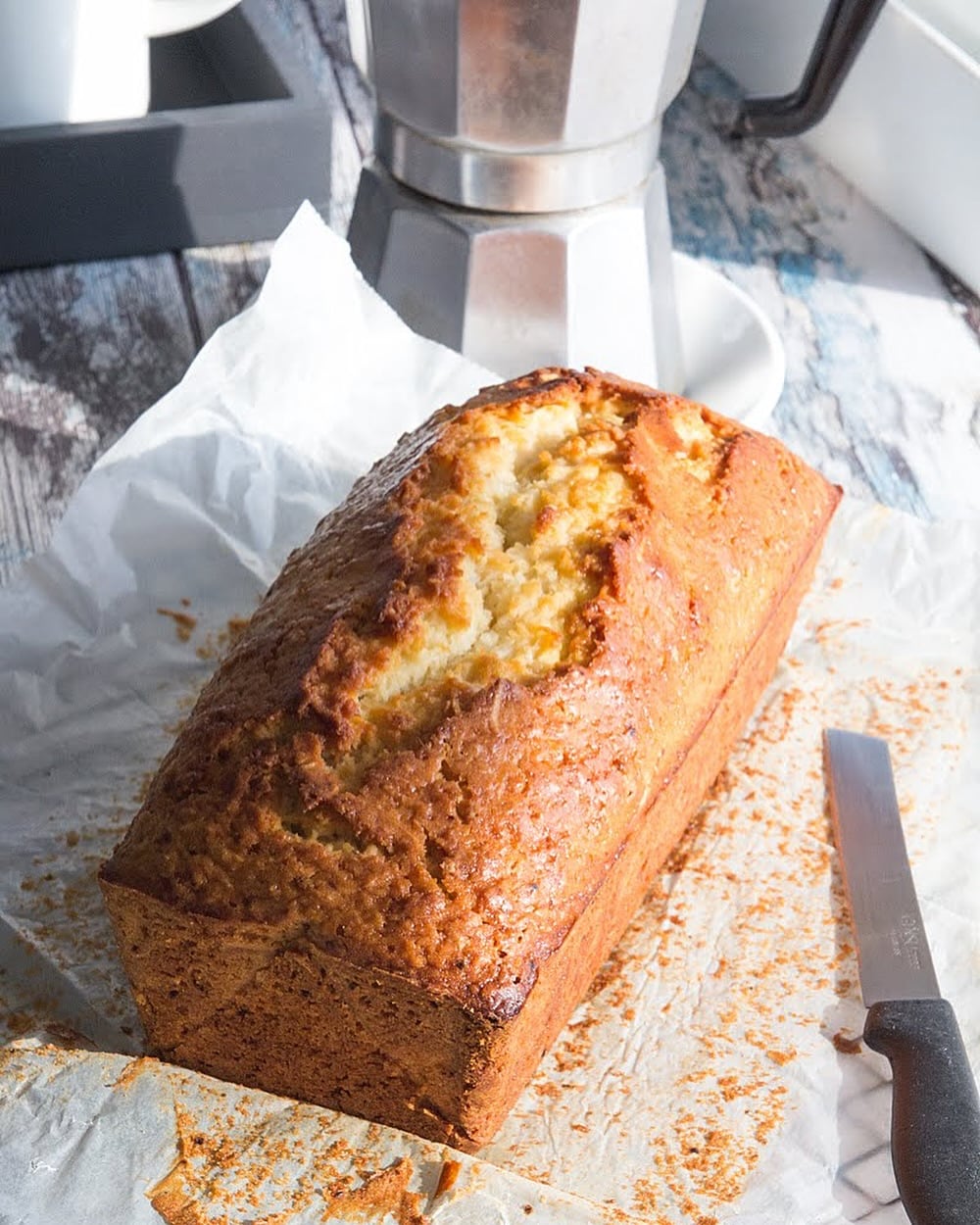 Budín de avena, coco y limón.