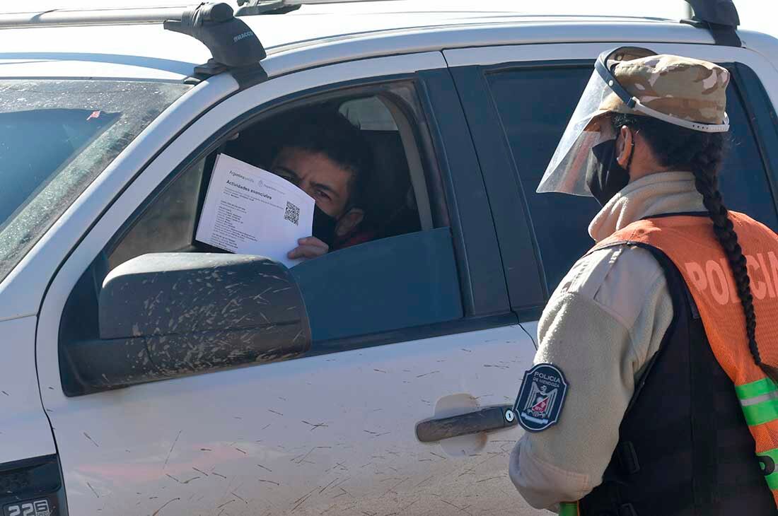 Fase 1. Tercer día , la Policia de Mendoza, realiza control vehicular en calle Paso de Maipú