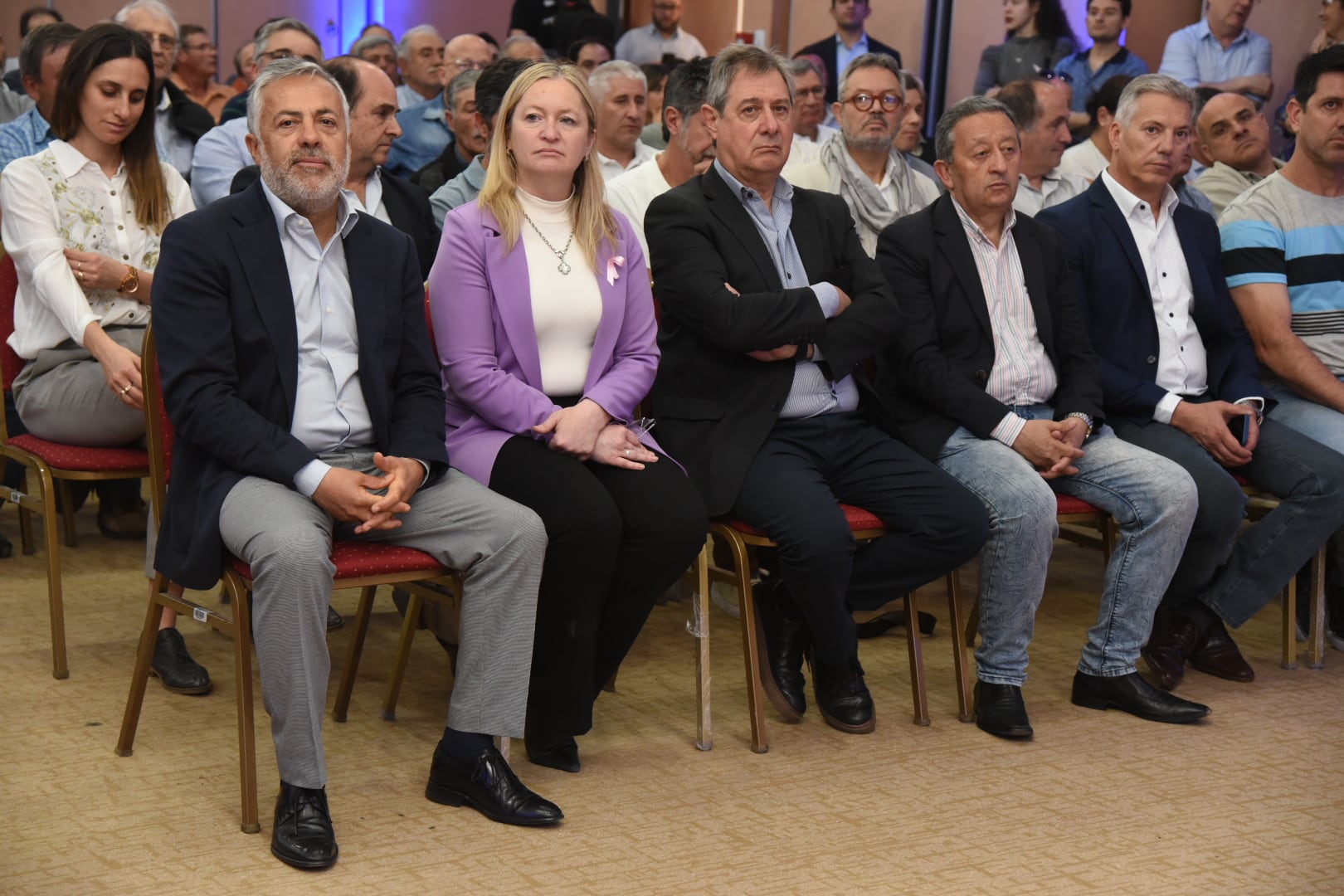 El gobernador Alfredo Cornejo junto a la vice, Hebe Casado y los intendentes del sur provincial: Omar Félix (San Rafael), Celso Jaque (Malargüe) y Alejandro Molero (General Alvear). Foto: Prensa Gobierno de Mendoza.