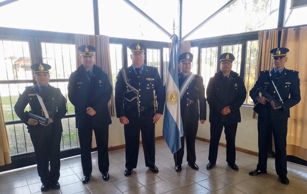 Policías anticiparon el festejo del 9 de julio en una escuela de chicos con discapacidad en Guaymallén. | Foto: Min Seguridad y Justicia