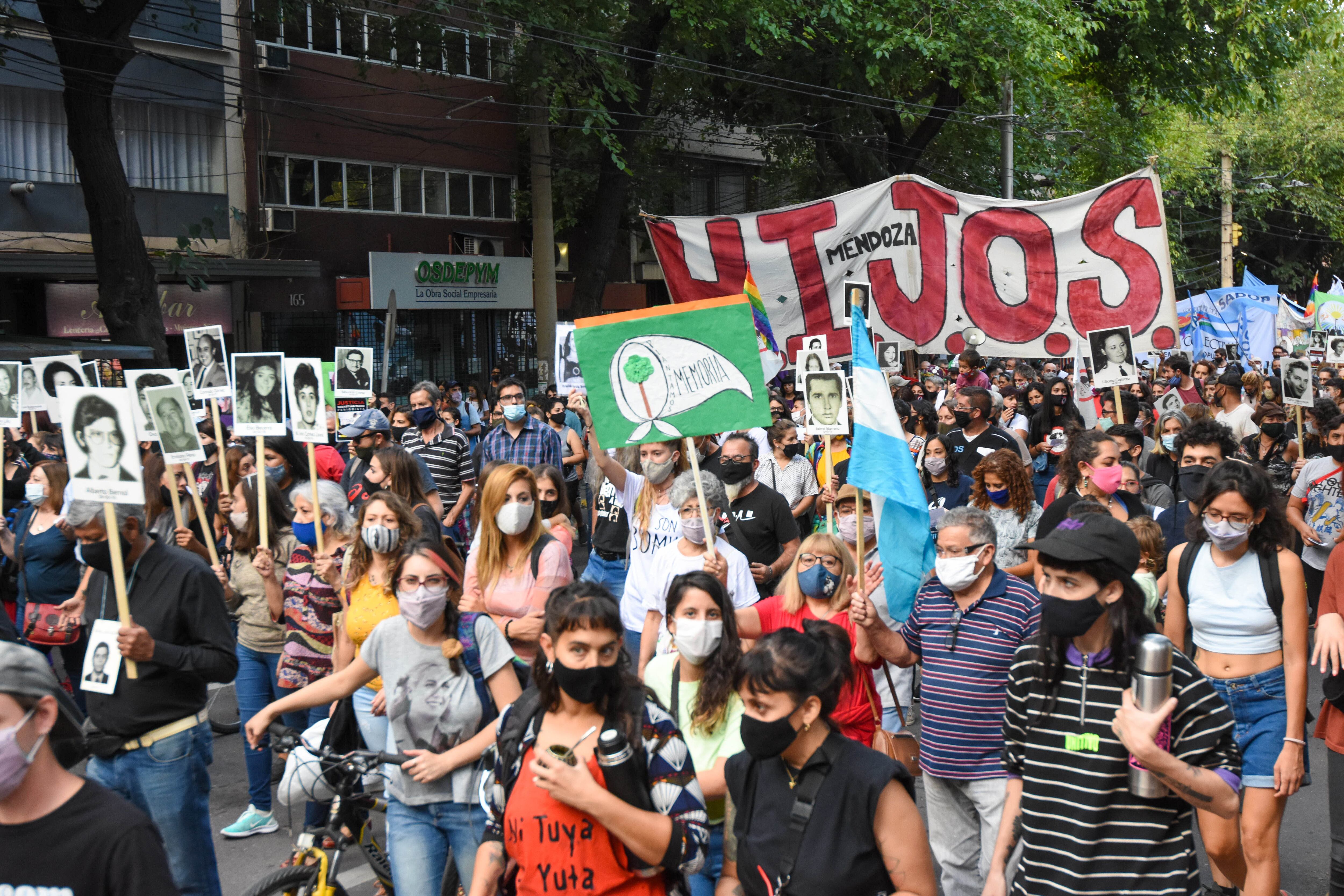 Multitudinaria marcha por la Memoria