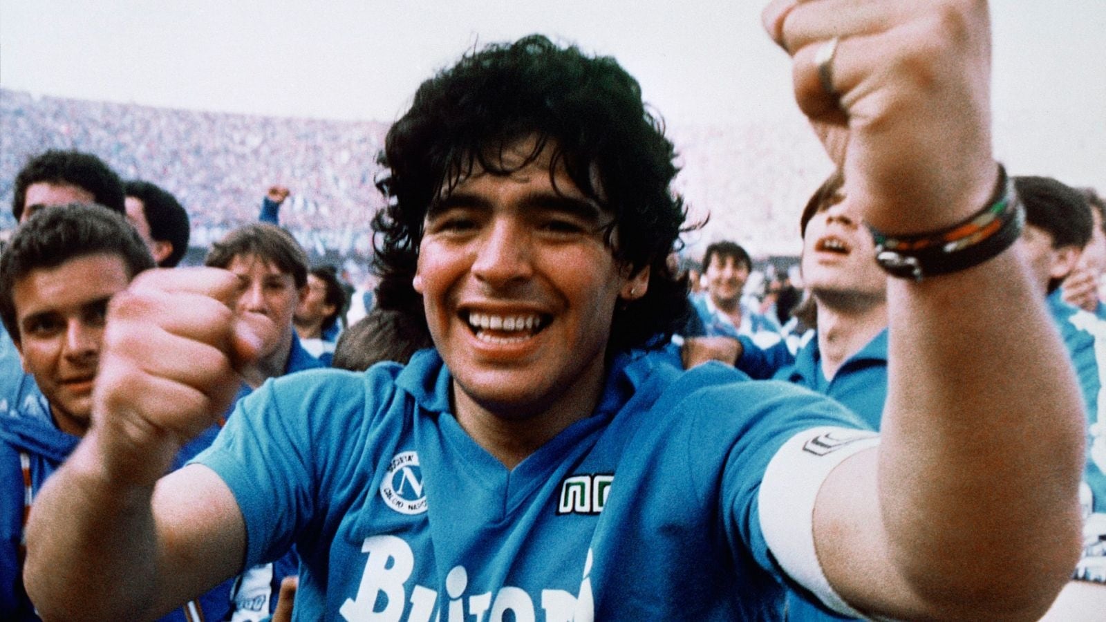 Subastarán un mechón de pelo de Maradona este fin de semana.