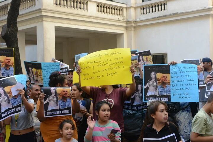 Marcha en pedido de justicia por la muerte de la brasileña Emmily Rodrígues. Gentileza: Clarín.