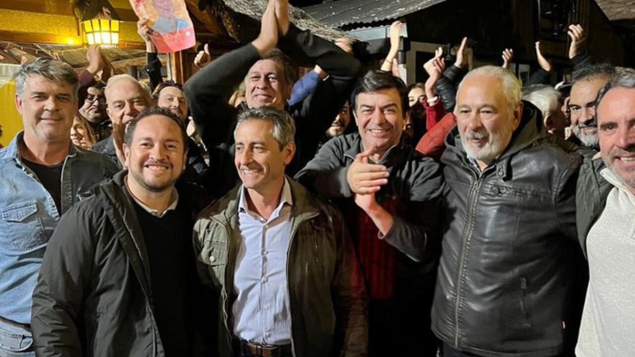 Omar De Marchi fue a San Carlos a festejar con sus aliados.