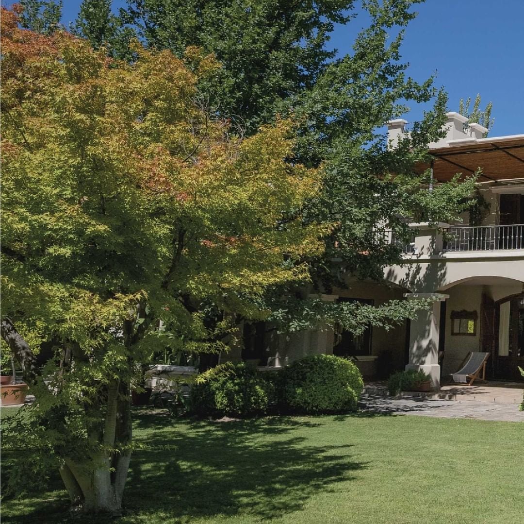 Casa los Robles, el hotel en el que se hospedan Sabrina Rojas y el Tucu López.