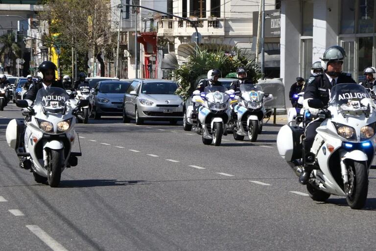 El cortejo que acompañó los restos de Carlitos Balá (Foto: Ramiro Souto/Infobae)