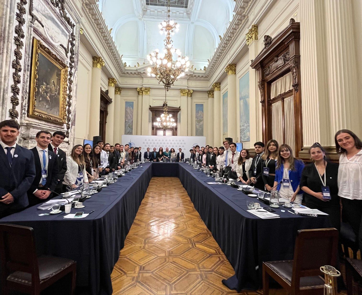 Desarrollo de las actividades bajo el lema "liderazgo que inspira". Fuente: Frente Joven.