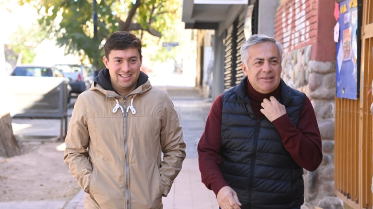 Cornejo asistió a votar junto a su hijo. Foto: Gentileza