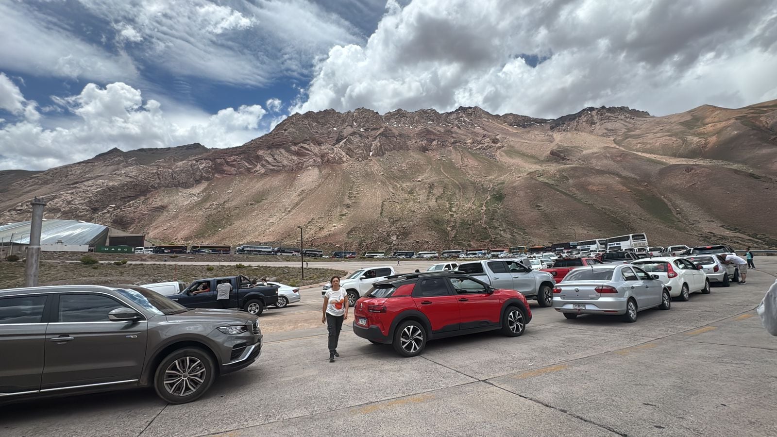 Largas filas y dos horas de demora para ingresar a Mendoza. Archivo